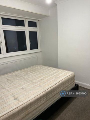 3 bedroom terraced house to rent - Photo 2