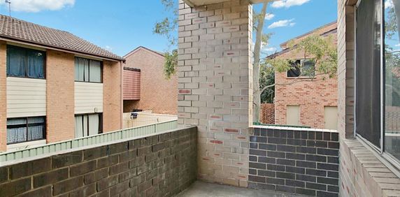 Tidy 2 bedroom unit - Photo 2