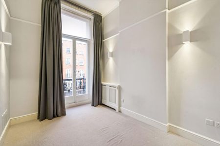 2 bedroom flat with high ceilings to rent in Knightsbridge, SW7 - Photo 4