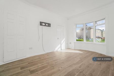 3 bedroom flat to rent - Photo 3