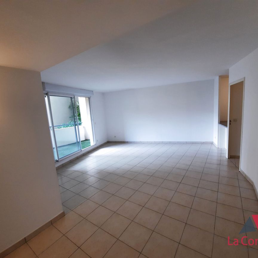 Location Appartement 3 pièces 62m² MARSEILLE 8ème - Photo 1