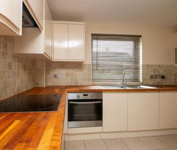 2 bedroom semi-detached house to rent - Photo 5