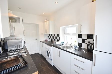 3 Bed - Simonside Terrace, Heaton - Photo 5