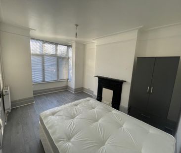 1 bedroom in a house share to rent - Photo 6