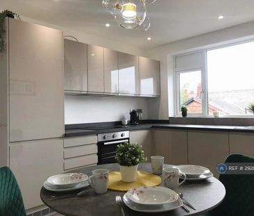 3 bedroom flat to rent - Photo 4