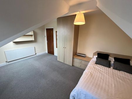 4 bedroom terraced house to rent - Photo 3