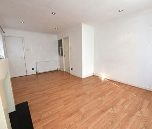 1 bedroom Flat in Abbeydale Grove, Leeds - Photo 4