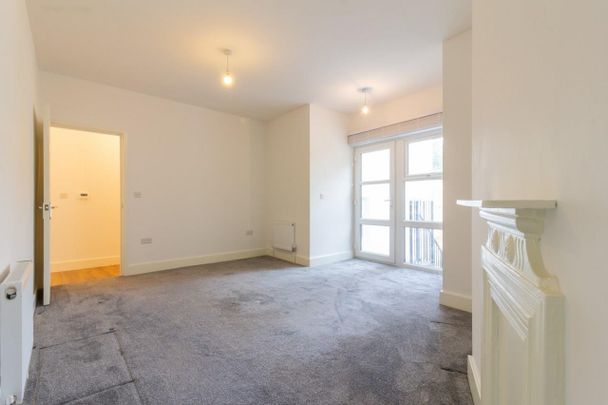 2 Bed Flat, Wellington Gardens, SE7 - Photo 1