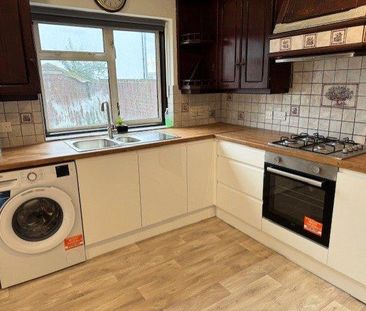 4 bedroom terraced house to rent - Photo 4
