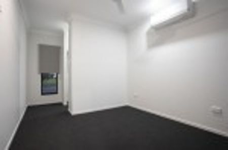 LUXURIOUS TOWNHOUSE NEAR THE BEACH - Photo 5