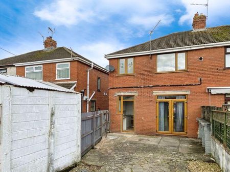 3 bedroom semi-detached house to rent - Photo 4