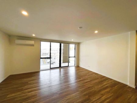 Specious 2beds apartment in flat bush - Photo 3