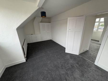 3 bedroom flat to rent - Photo 4