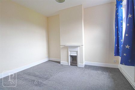 3 bedroom semi-detached house to rent - Photo 4
