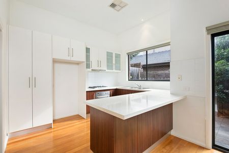 2/7 Mutual Road, Balwyn North VIC 3104 - Townhouse For Rent | Domain - Photo 2
