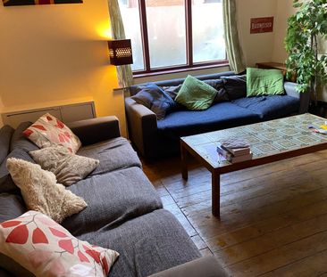 9 Bed Terraced House, Balmoral Road, M14 - Photo 2