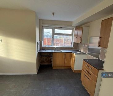 3 bedroom end of terrace house to rent - Photo 5