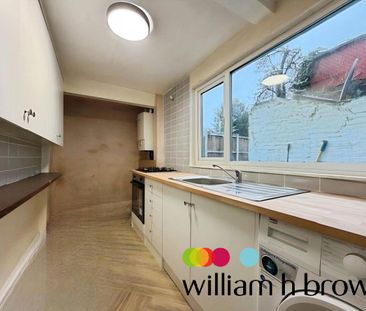 East Hill, Colchester - Photo 3