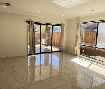 Spacious Family Living in a Convenient Cranbourne West Location - Photo 5