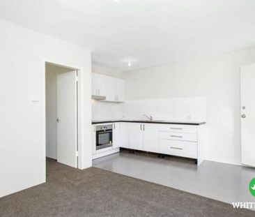 1/9 Macquoid Street, Queanbeyan - Photo 2