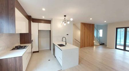 Exceptional 3-Level 4-Bedroom townhouse in Double Grammar Zone! - Photo 2