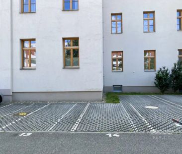 Příjemný byt s parkovacím stáním v Rezidenci Jičínská. - Photo 2