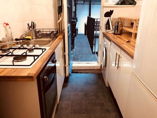 Studio to rent - Photo 1