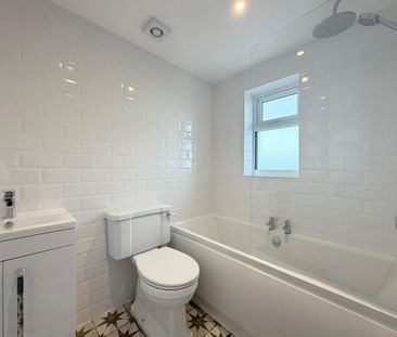 3 bedroom end of terrace house to rent - Photo 4