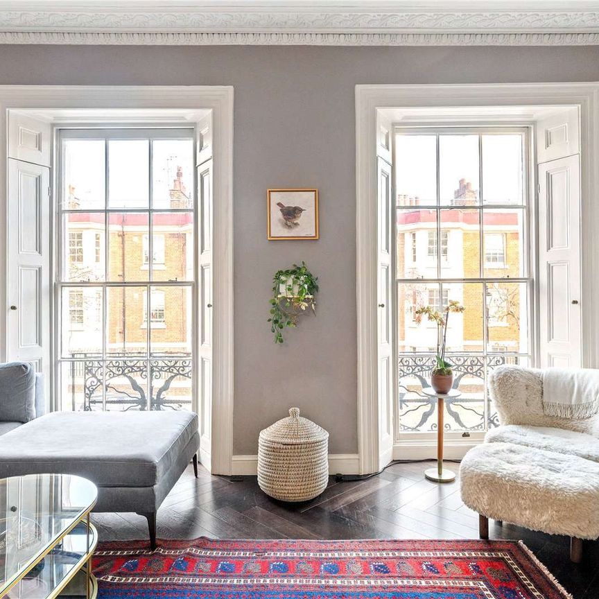 A stylish three double bedroom upper maisonette within the heart of Islington on this quiet residential road. - Photo 1