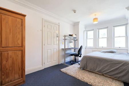 6 bedroom terraced house to rent - Photo 2