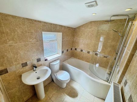 3 bedroom terraced house to rent - Photo 4