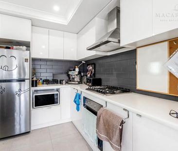 Modern Living Meets Everyday Comfort - Photo 5