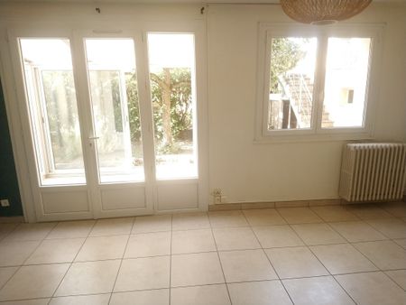 Maison T5/6 avec jardin et garage proche des écoles et commerces. - Photo 2