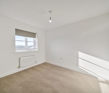 Old Manor End, Upton - Photo 2