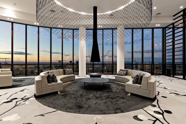 Fully Furnished Sky-High Elegance in the Heart of Southbank - Photo 1