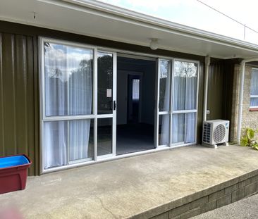 Immaculate 2 Bedroom Unit - Photo 6