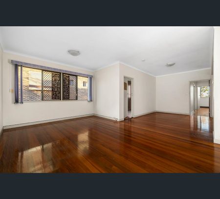 16 Lumley Street, Upper Mount Gravatt, Qld 4122 - Photo 2