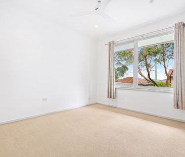 Light Filled Three Bedroom Villa In A Walk Everywhere Location - Photo 2