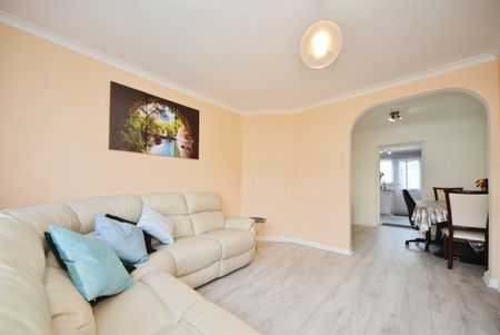 2 Bed Terraced House, Lamerock Road, BR1 - Photo 2