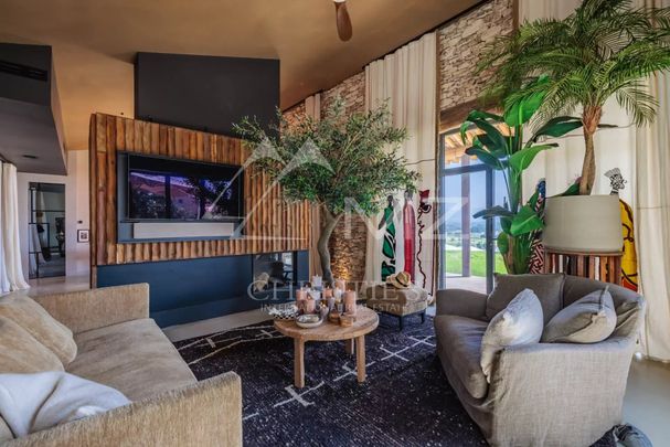 Gordes - Superbe maison en pierres avec décoration raffinée et vue magnifique - Photo 1