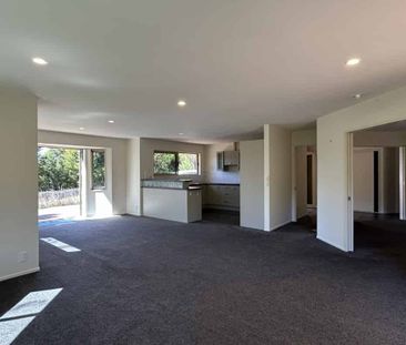 Tranquil living with room to breathe - Photo 1