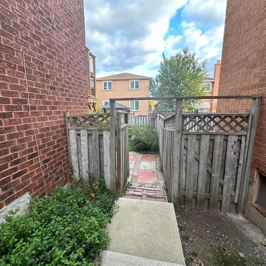 For Lease - 6037 Dunford Drive Unit# Bsmt, Mississauga, Ontario - Photo 1