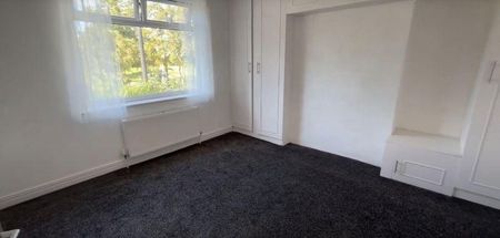 3 bedroom flat to rent - Photo 2