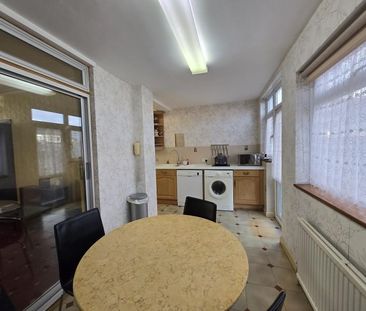 3 bedroom terraced house to rent - Photo 5