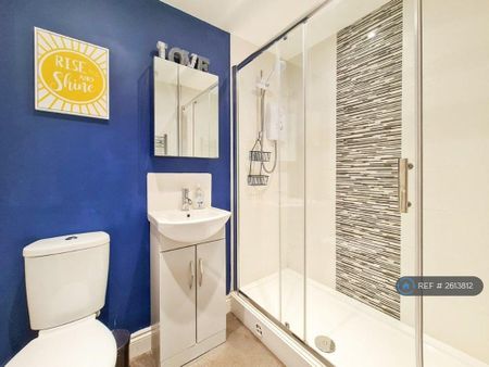 2 bedroom flat to rent - Photo 5