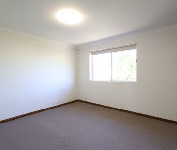 Spacious 3-Bedroom Townhouse in the Heart of Kirrawee - Photo 2