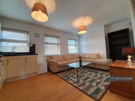 1 bedroom flat to rent - Photo 2