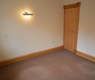 3 bedroom end of terrace house to rent - Photo 3