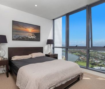 High Floor in Sundale Meriton - Luxury furnished - Photo 5