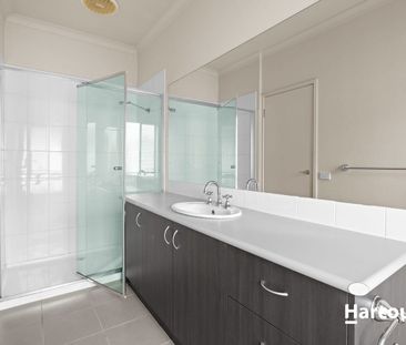 Comfortable Living in the Heart of Lakeside - Photo 6